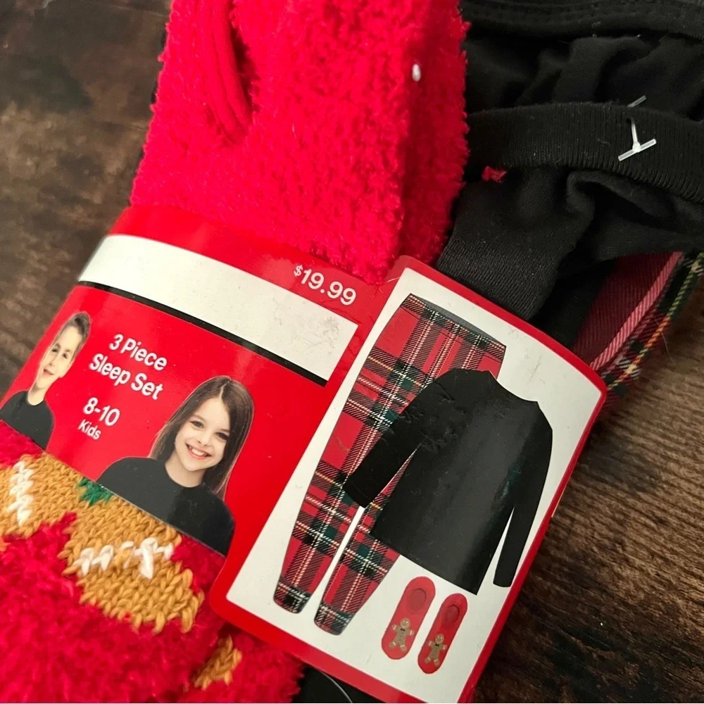 NWT Kid's Gender Neutral Black & Red Plaid Christmas Pajamas Size 8-10